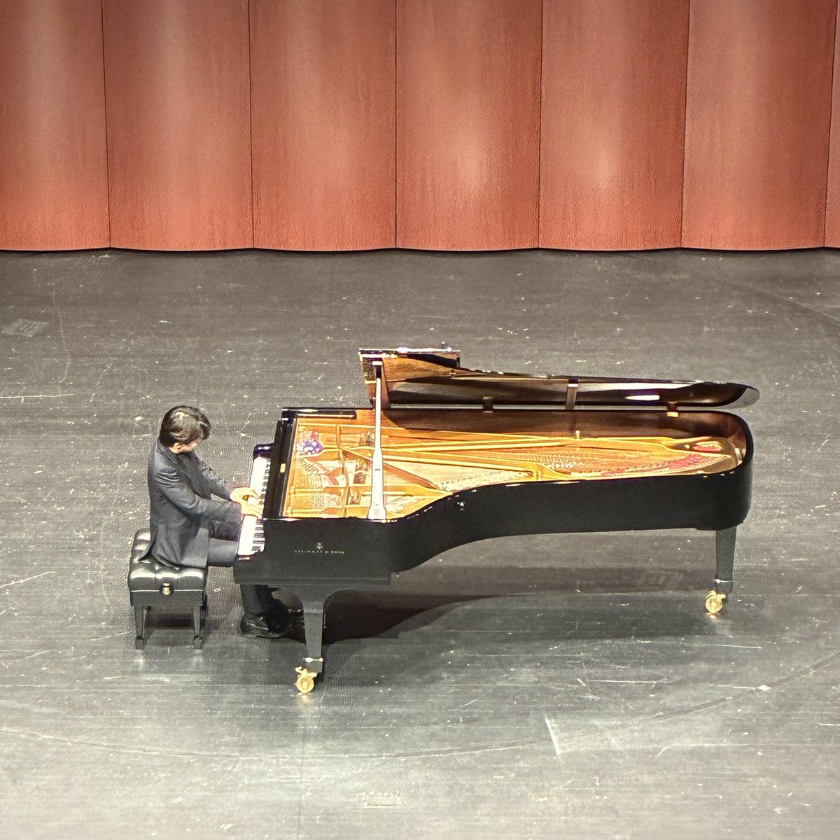 牛田智大、韓国リサイタルデビュー！

牛田智大 on the Tour in Korea🇰🇷
初日の舞台は仁川文化芸術会館、暖かいお客様に迎えられ、大盛況の中終演🎹

アンコールは、ショパン:ノクターン第17番 Op.62-1とシューマン:トロイメライでした！

韓国公演は4/8まで続きます！