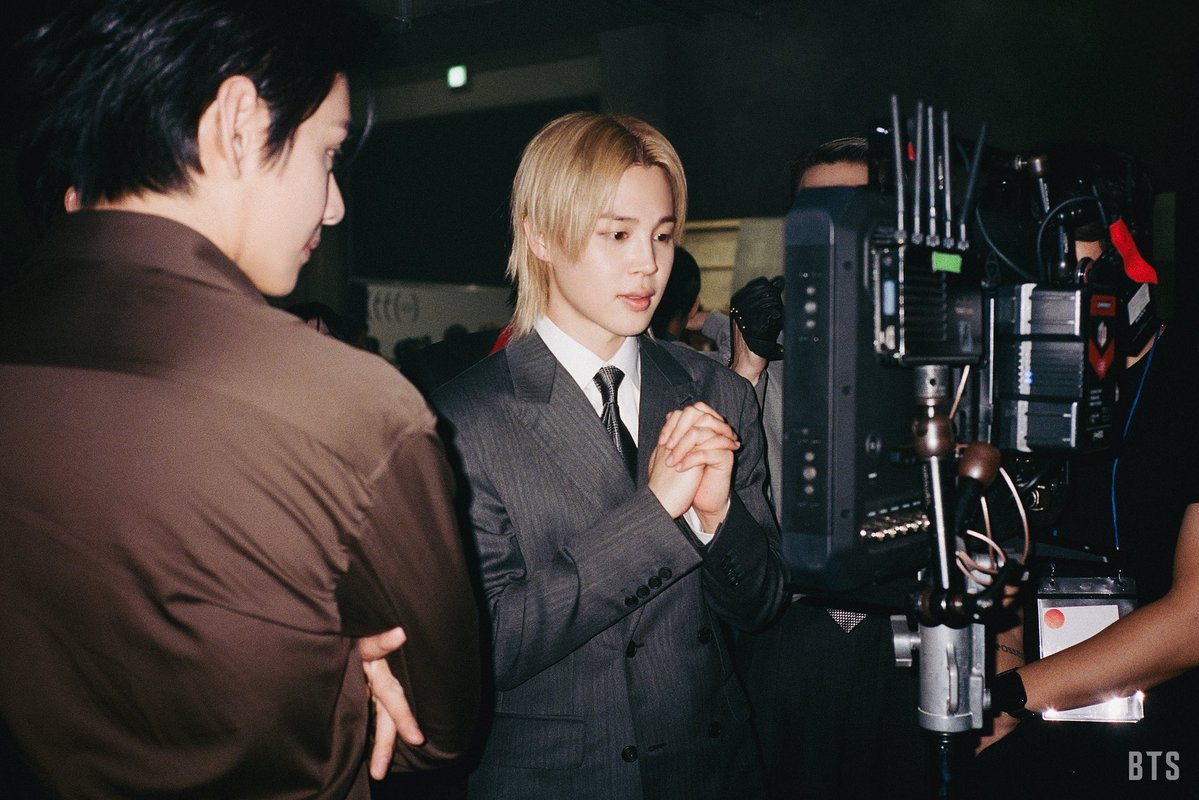 荷蘭人 | 閔玧其結婚bot tweet media