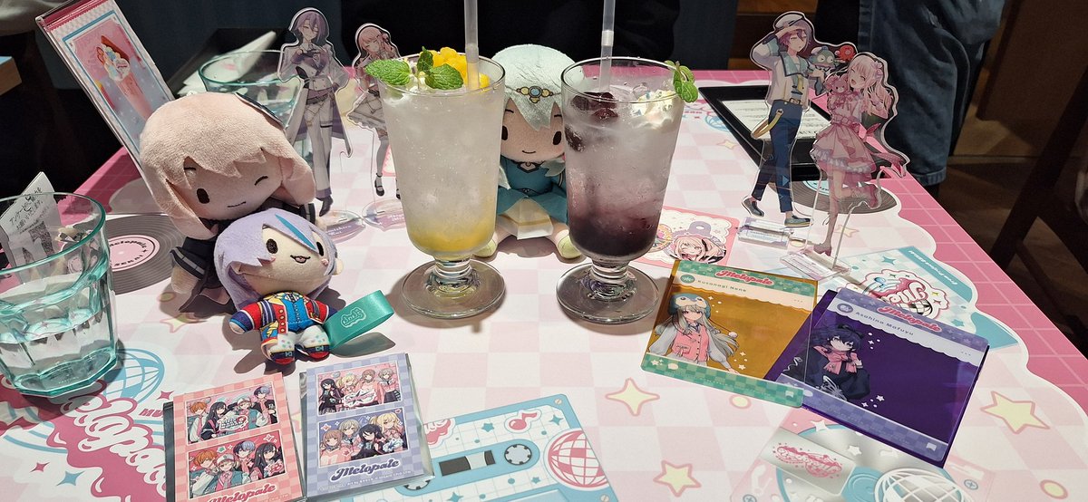 Castform_prsk's tweet photo. メロパレに行ってきました✌✌
まさかのドリンクのやつが瑞希自引きできたし、同行者(彼氏)の推しである寧々をドリンクのやつとクリアシート自引きして強いなと思いました https://t.co/mN2827QjSN