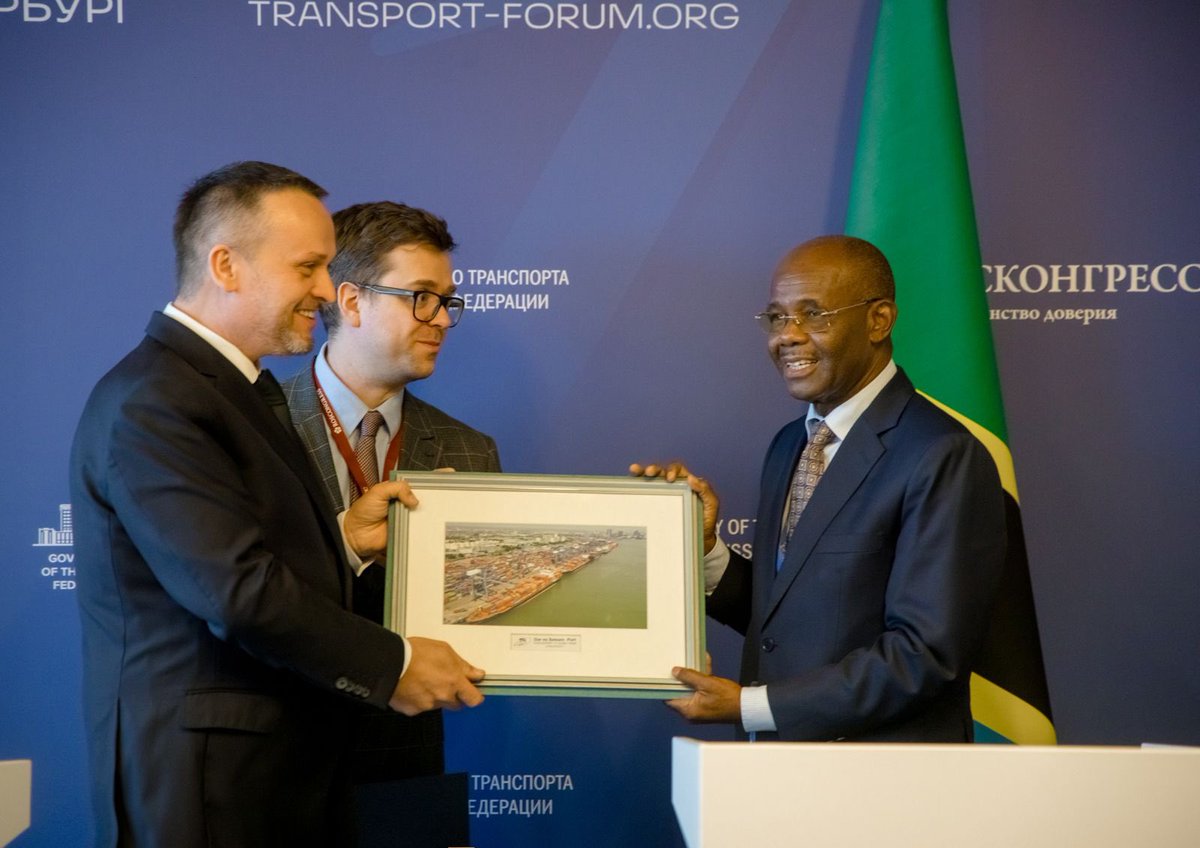 SaraRail_Org's tweet photo. The Government of the United Republic of Tanzania and the Government of the Russian Federation have signed a Memorandum of Understanding (MoU) on cooperation in the transport sector.

Read more: https://t.co/sbg50v8cOj https://t.co/jUeSmazw3J