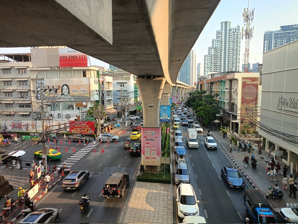 KT3984's tweet photo. ถนนเจริญนครหน้าไอคอนสยาม รถแน่นรอเลี้ยวเข้ายาวๆ @js100radio https://t.co/lQ5el1VxcA