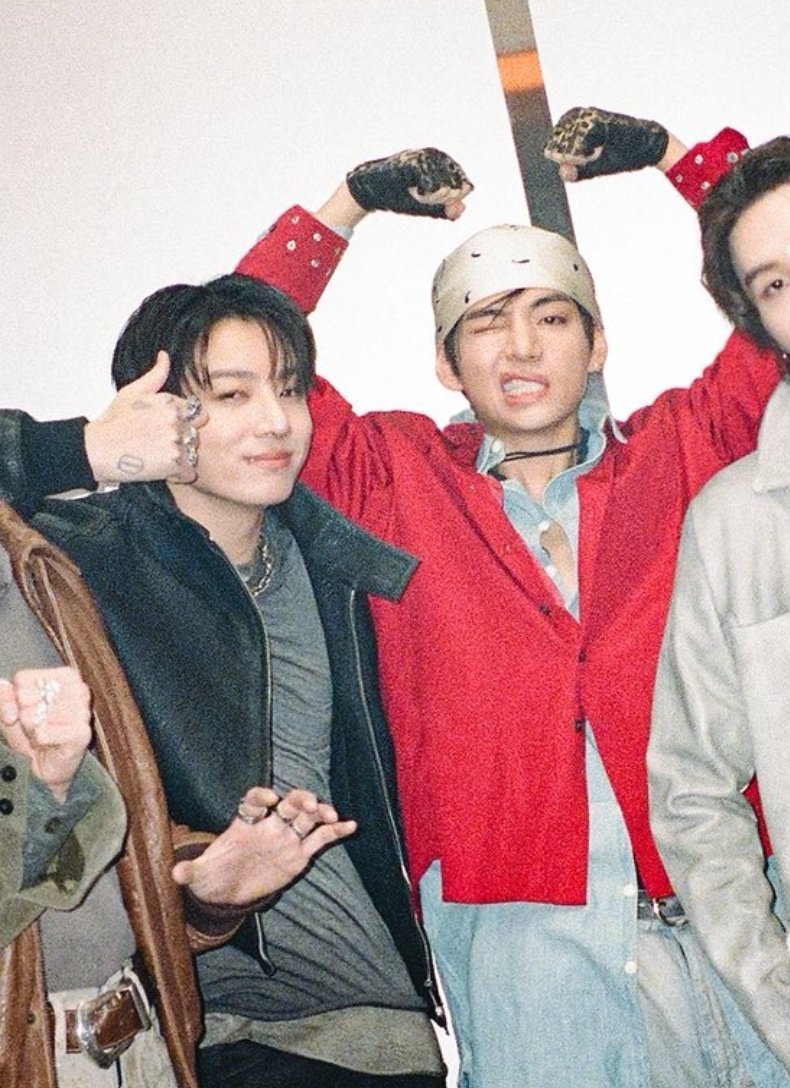 taekook ⚓ tweet media