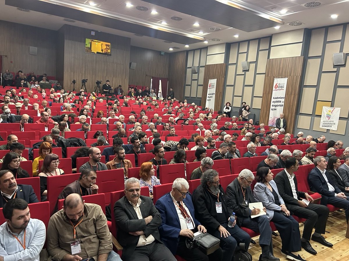 tuncerbakirhan's tweet photo. Bileşen partimiz SYKP 6. Olağan Kongresi’ne katıldık. “Emeğin, barışın, demokrasinin düşmanı olan faşizme geçit yok” şiarıyla gerçekleştirilen kongrede seçilen yoldaşlarımızı tebrik ediyorum. Başarılar diliyorum.

Emek, demokrasi ve sosyalizm mücadelemizde bileşen partimiz olan SYKP'nin ve temsil ettiği geleneğini önemi büyüktür.  

Her türlü bedele ve baskıya rağmen SYKP ve devrimci geleneğinin Kürt halkının eşitlik, özgürlük mücadelesine sundukları destek yolumuzu aydınlatan önemli bir meşaledir.

Omuz omuza mücadele ederek kazanacağız.