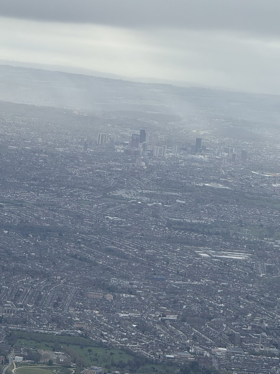 Czubakovic's tweet image. #Off_Topic #GPW ❌

Zdrowych, radosnych i przede wszystkim rodzinnych świąt wielkanocnych #FinTwit  🪺🐇.

Wykorzystajmy ten jakże miły i inspirujący czas na rozmyślenia, analizę oraz dywagację a propos naszego dotychczasowego życia 🌌.

Przy okazji zagadka❓

Gdzie jestem? Co to