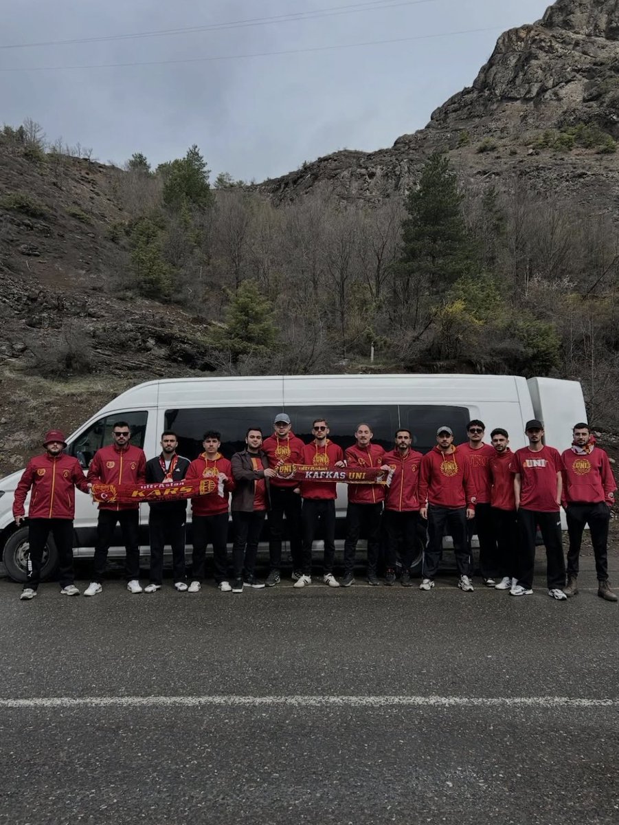 ultrAslan36_'s tweet photo. CİMBOM ÇAĞIR YETER ❗️

Galatasaray’ımızı trabzon deplasmanında yanlız bırakmamak için yollardayız 

#uAYurtiçi
#uAKars https://t.co/7ktK9FhPtv