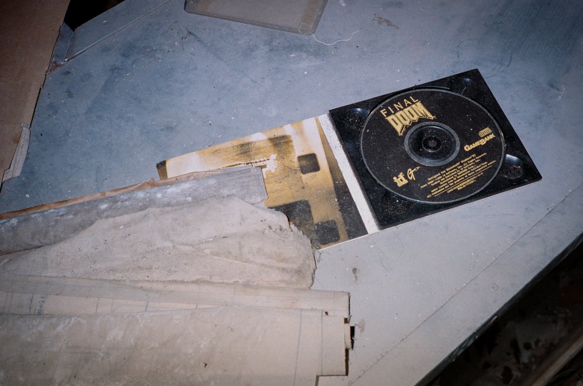 tokyotimes's tweet photo. Abandoned Japan on film. Write-up and full set of 13 photographs here: https://t.co/sYP10AalpP https://t.co/TesQ2c5IeP