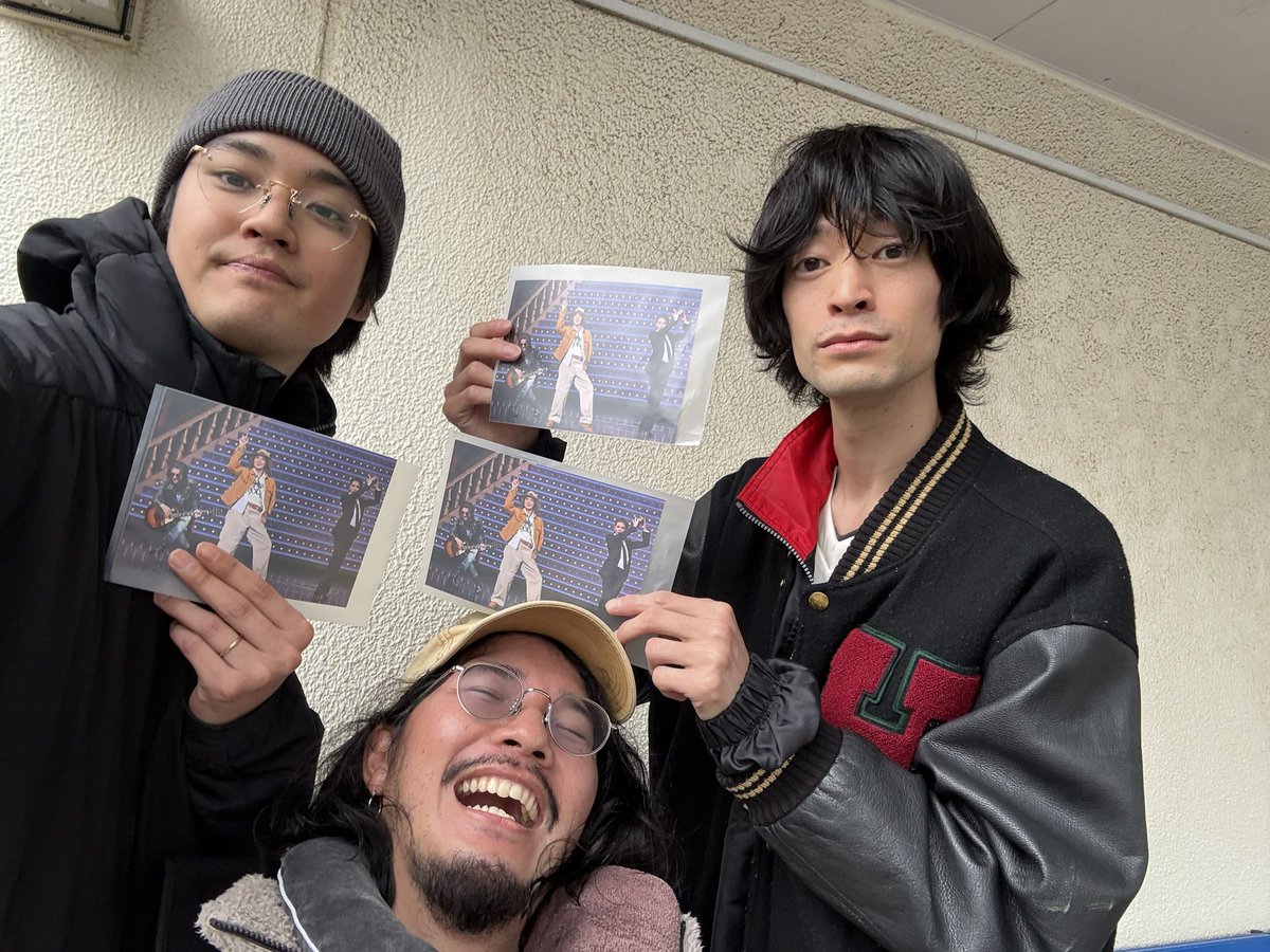 taichi_kodama's tweet photo. 3B定例会でした。
表情が三者三様でシュールです。実際は今回も大爆笑回でした。
宝塚のプリレジェで買った3Bの生写真をプレゼント📸
#team3b
#清原翔
#遠藤史也
#こだまたいち https://t.co/K9YmBKrhKE