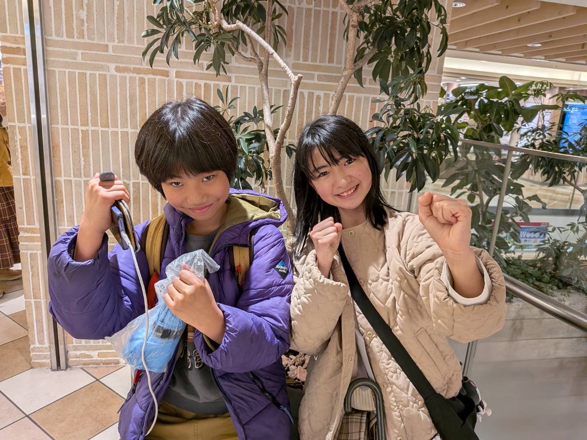 yuisaishida's tweet photo. 実は映画の前にカラオケと猫カフェにも行ってきました
初めての猫カフェ！ずっと行きたかったので嬉しかった膝の上にも乗ってくれたよ
カラオケははしゃぎまくり！りとくんいつもありがとう！また遊ぼうね
#いつメン最高
#猫カフェ https://t.co/BU64Al7xW7