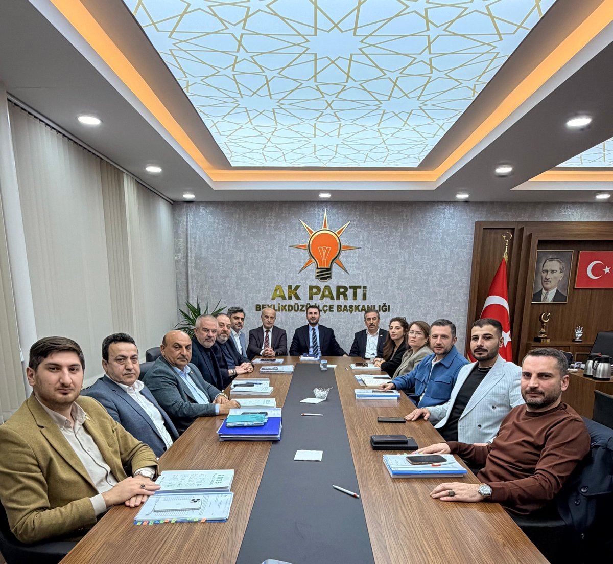 akpartibduzu's tweet photo. Beylikdüzü’nün her geçen gün artan sorunlarını ele almak ve çözüm önerilerimizi değerlendirmek üzere, Belediye Nisan ayı meclis toplantısı öncesinde AK Parti Grup Toplantımızı, İl Sorumlumuz Sayın İlker Gürbüz’ün katılımlarıyla gerçekleştirdik.

Takip edeceğiz, çare bulacağız ve daha iyiye doğru ilçemizi güzelleştireceğiz.

Beylikdüzü’nde daha güzel yarınlara.💐