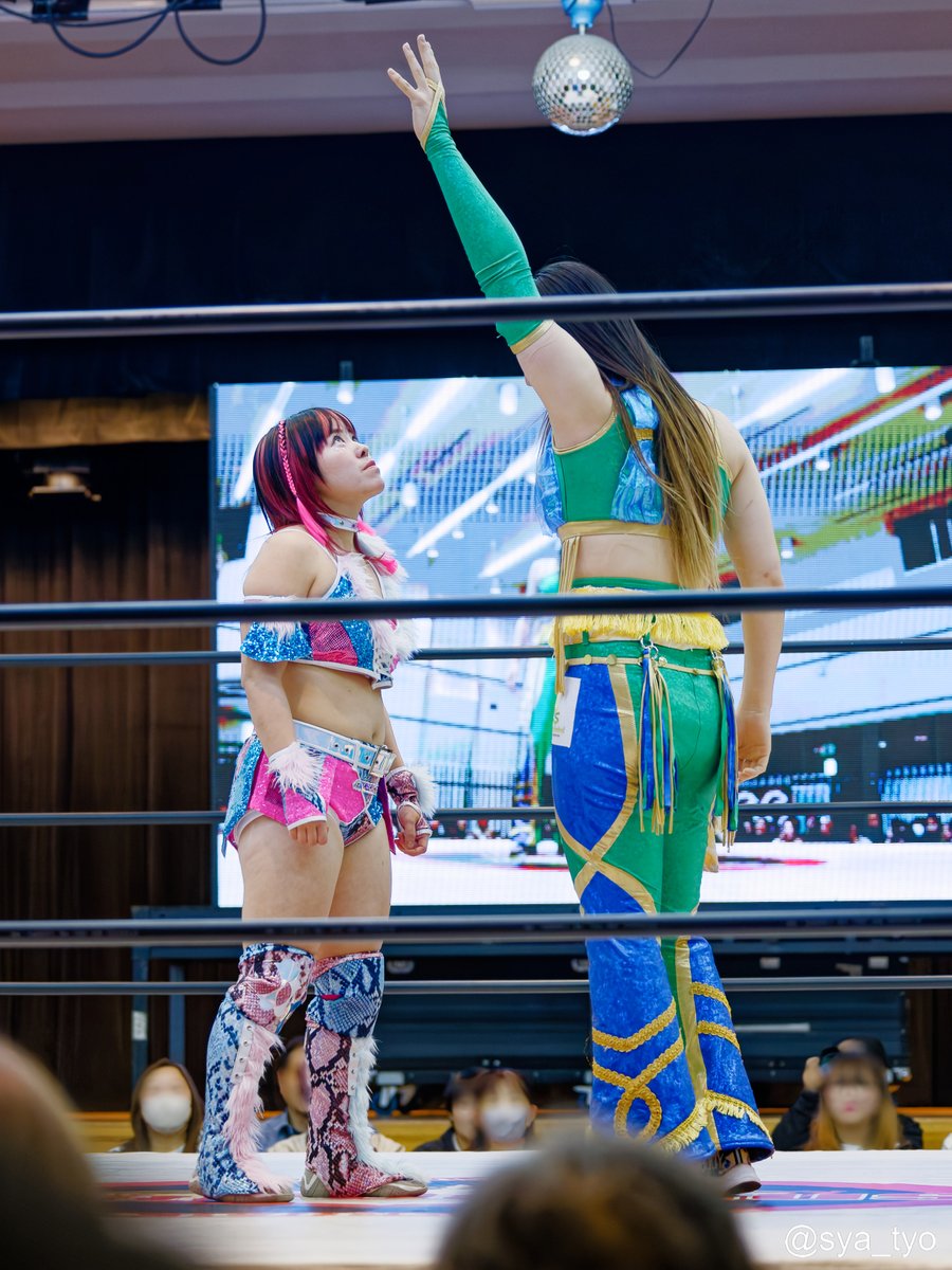 sya_tyo's tweet photo. 小さな巨人が、シンプル巨人に勝った　ギリギリで最後に勝つ桃野美桜のプロレスは、どの会場でも泣ける🥲しかし、ポトレに臣人❓カッコイイのに、カッコつかないのが美桜らしい🩷こんじつも最高でした🐒🌈

#マーベラスプロレス 4.4
#桃野美桜
#エチカ・ミヤビ https://t.co/9L9j0Y1pZo