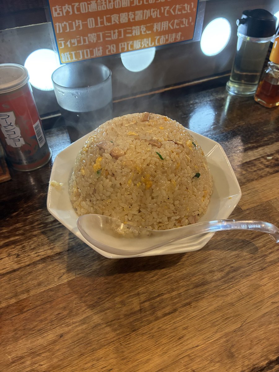 f_gh65's tweet photo. 今世界的にホットなラーメン屋さんの、まるわに行ってきましたわー♪
ラーメンも美味しく頂きましたが、店内にウォーハンマーの商品があって、食べ終わってから、別のお客さんとウォーハンマーの話しで盛り上がるとは思わなかった。
#ラーメン
#ウォーハンマ
#warhammer40k https://t.co/D1oy28b6B3