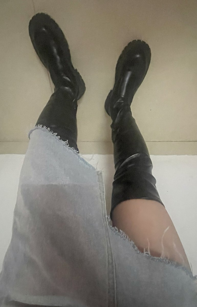 穿靴子的彤彤 tweet media