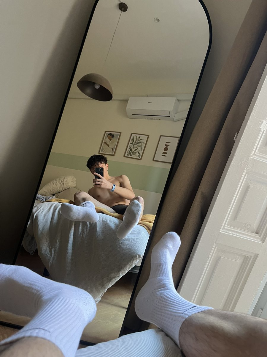 VascoAlpha68808's tweet photo. 🦶🧎#findom https://t.co/iBAHCH2ha9