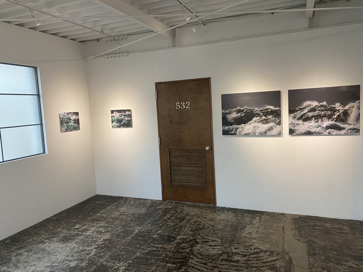 hirooon13's tweet photo. BOOK AND SONSで梶井照陰さんの写真展「NAMI_波」。

波を通して色んな海の表情が見れてずっと見ていられる空間 https://t.co/jialbt4SGb