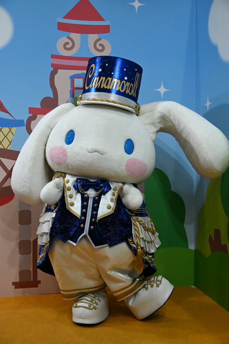 約束通りシナモンも撮影。
「最近アニメ見始めて、シナモン好きになってきたよ」と伝えたら、『もっとたくさん好きになって！！！』という圧をかけてきたwww

ポーズお願いしたら耳上げしてくれて歓声上がってたw
シナモンも可愛くてお茶目で好きよ！