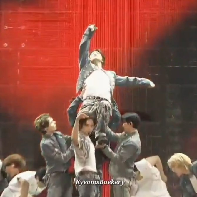 aki ☁️ tweet media