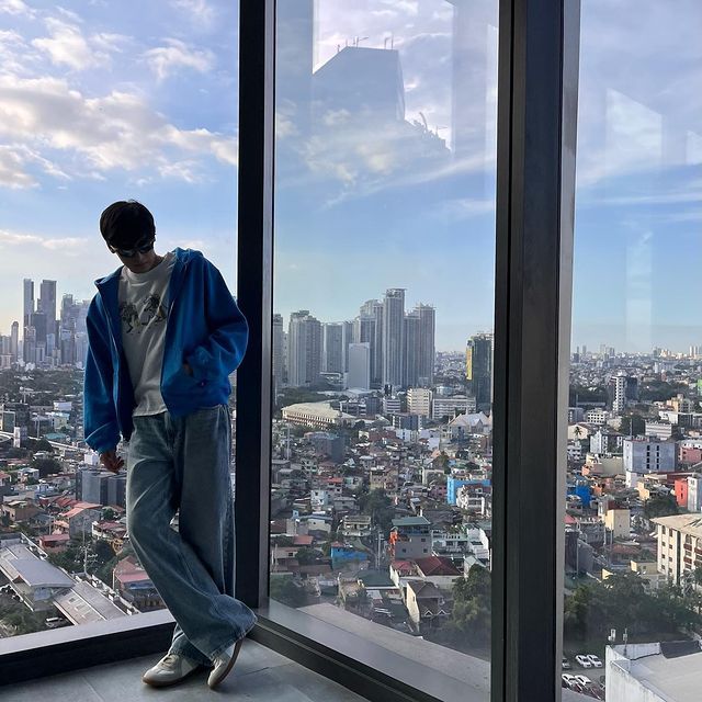 ad_files's tweet image. 𝐀 𝐁𝐢𝐫𝐭𝐡𝐝𝐚𝐲 𝐖𝐡𝐢𝐬𝐩𝐞𝐫
#AshDres au wherein 

 For Andres’ birthday, Ash posted a simple Instagram story—a single photo with a soft caption—but it expressed all the feelings Ash had been keeping hidden.