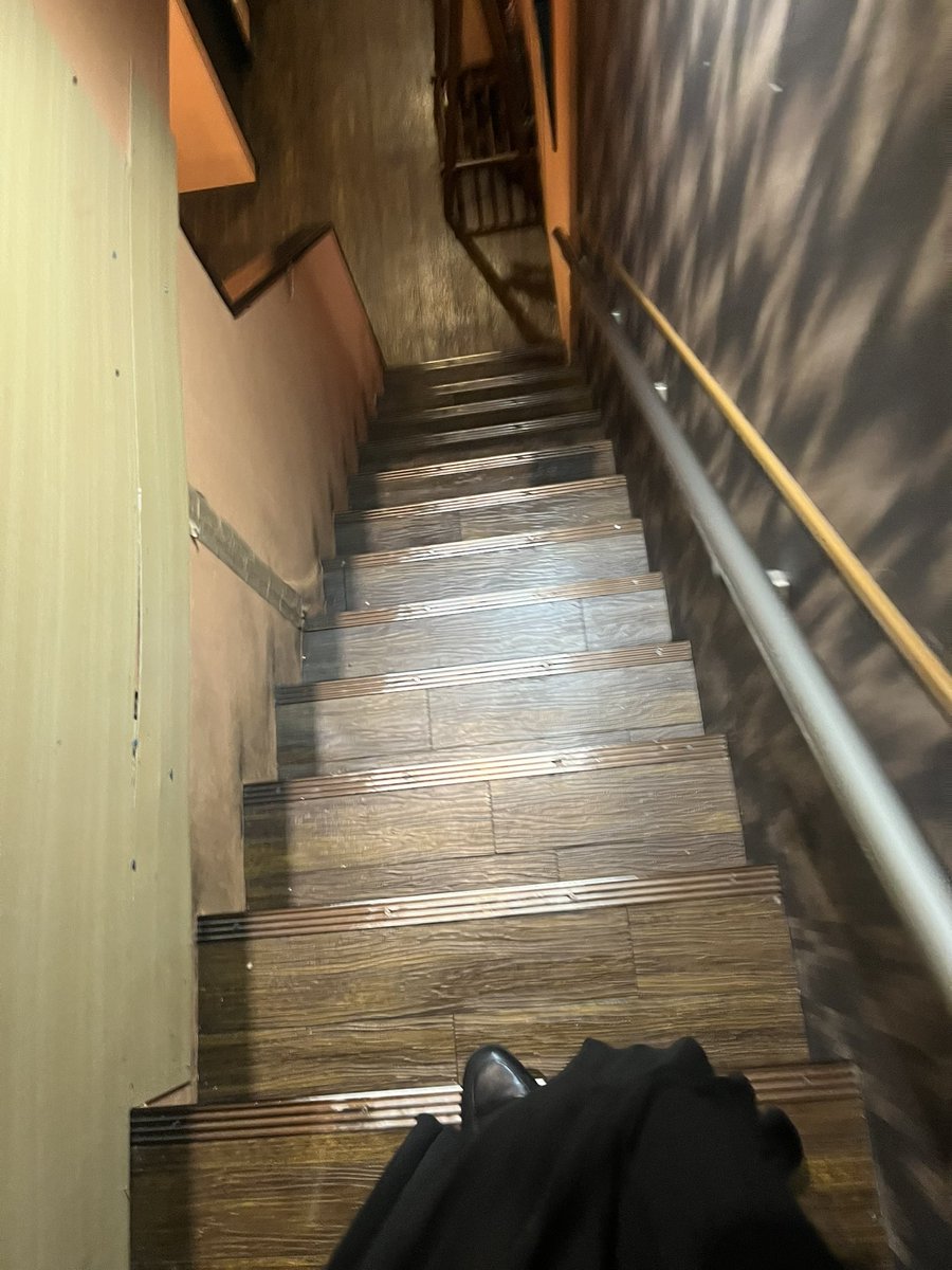 べろべろでおりたわたしをほめたてくださ