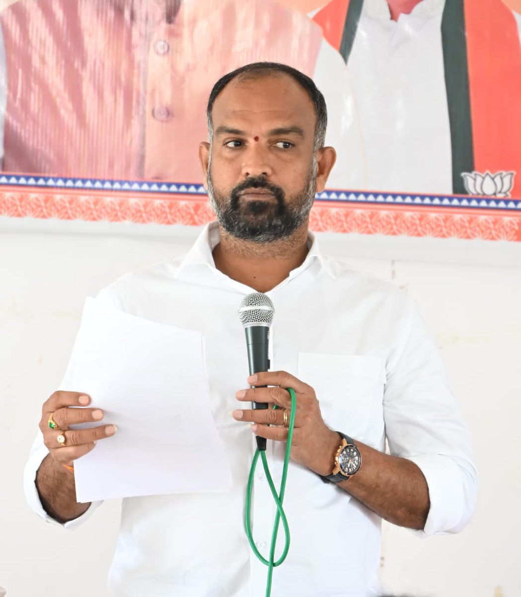 SurendhraMohan's tweet photo. ఈ రోజు విజయనగరం పార్టీ కార్యాలయంలో స్పెషల్ ఇంటెన్సివ్ రివిజన్ (SIR)పై జిల్లా స్థాయి కార్యశాల కార్యక్రమానికి ముఖ్య అతిథిగా హాజరై SIR కార్యక్రమంపై అవగాహన, బూత్ స్థాయి వరకు సంస్థాగతంగా పార్టీ బలోపేతం చేయడంపై జిల్లాకు చెందిన పార్టీ నాయకులకు అవగాహన కల్పించడం జరిగింది. https://t.co/LEfURU6XH6