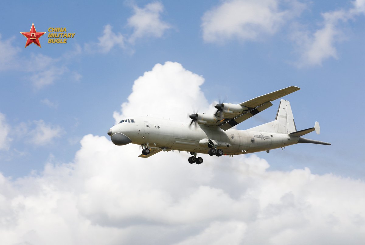 ChinaMilBugle's tweet image. Sub-Hunter: 

Photos show Y-8 anti-submarine patrol aircraft attached to an aviation regiment under Chinese PLA Navy engaging in training exercise.

#AntiSubmarine 
#PLA #Navy 
#Y8 
#ChinaMiltary #ChinaMilBugle