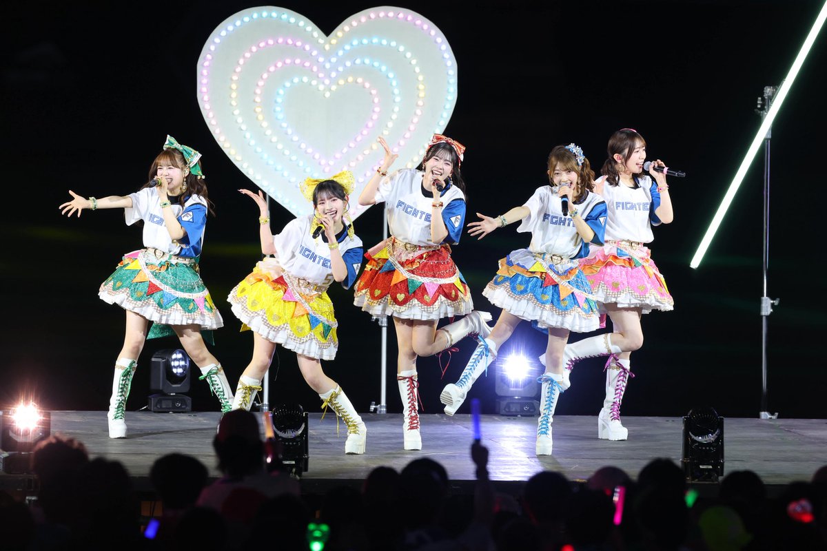 miyazaki_hochi's tweet photo. 超最強🎶

試合後のスペシャルライブ。
"ゴツいファン"もいました🤣

#超ときめき宣伝部
#lovefighters https://t.co/WxfA0dwYo3