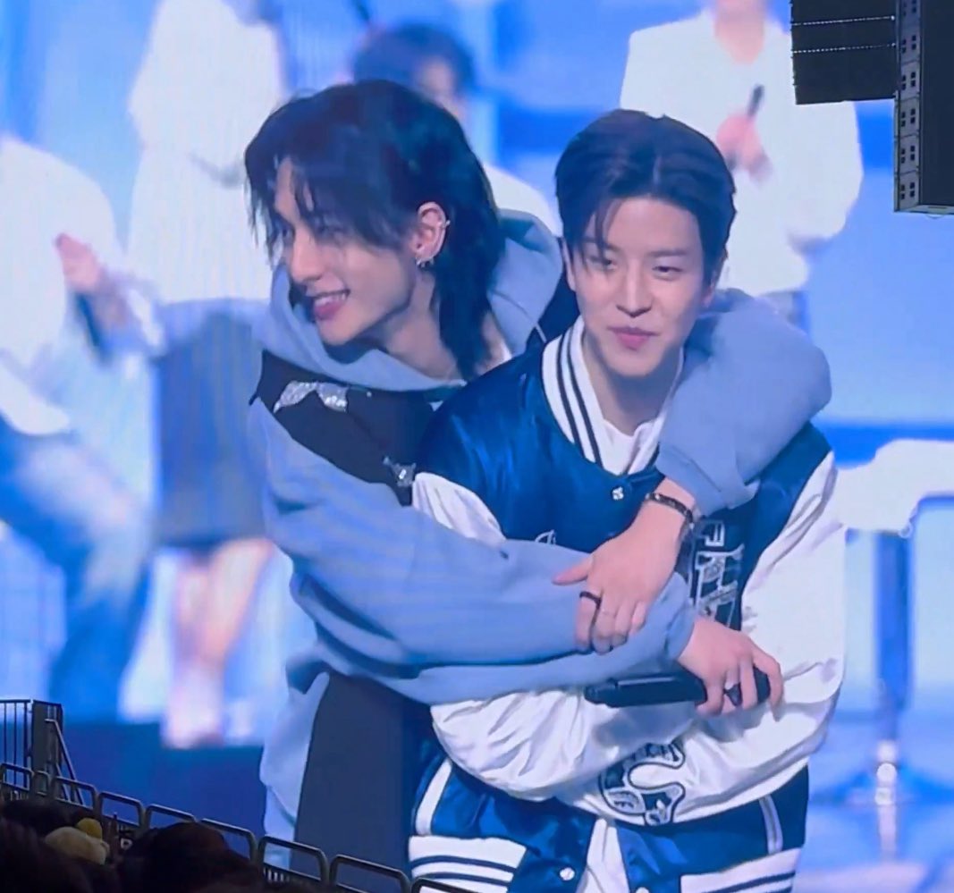 hyunjin and seungmin cute hug 🥹