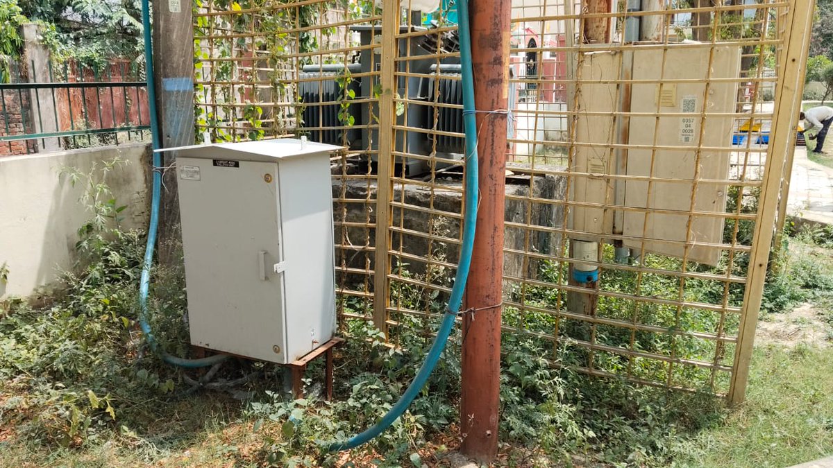 puvvnlvaranasi's tweet image. #Maintenace 
#लक्ष्य_24X7_उपभोक्ता_सेवा
न.वि.वि.खंड– सारनाथ वाराणसी के न्यू दौलतपुर उपकेन्द्र के अंतर्गत #कार्मिकों_द्वारा_युद्धस्तर से ट्रांसफॉर्मर के पास घासों की सफाई किया गया।
जिससे स्पार्किंग से कोई आग नहीं लगे।
@aksharmaBharat @ChairmanUppcl @mduppcl
@UPPCLLKO @PuVVNLHQ