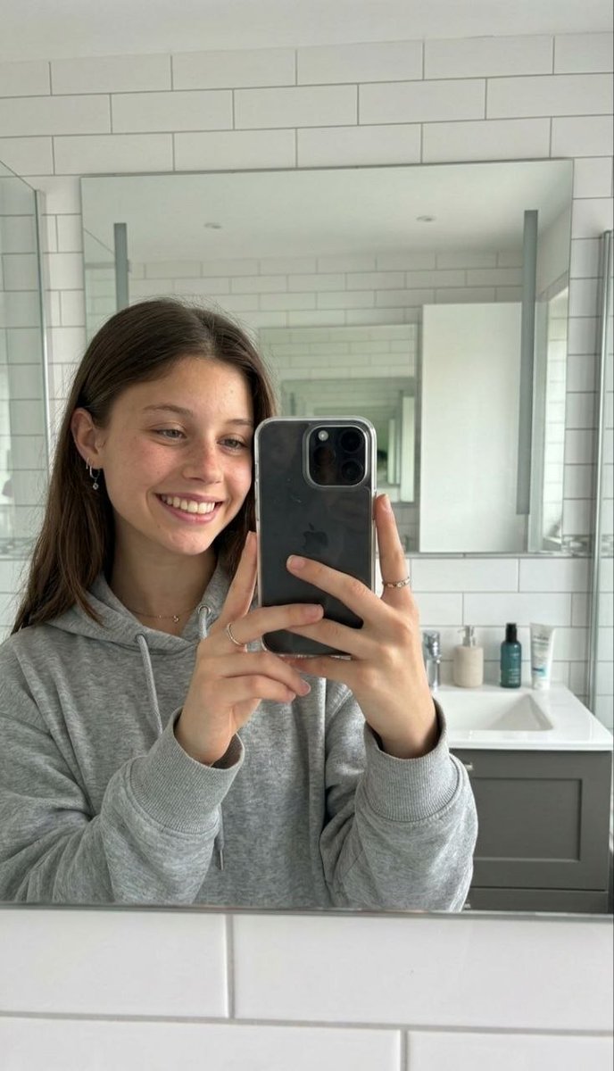 Lina Jacobss 🌺 tweet media