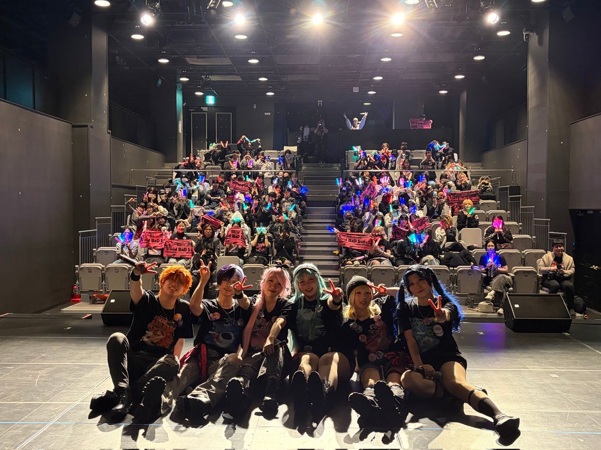 비비스테 tweet media