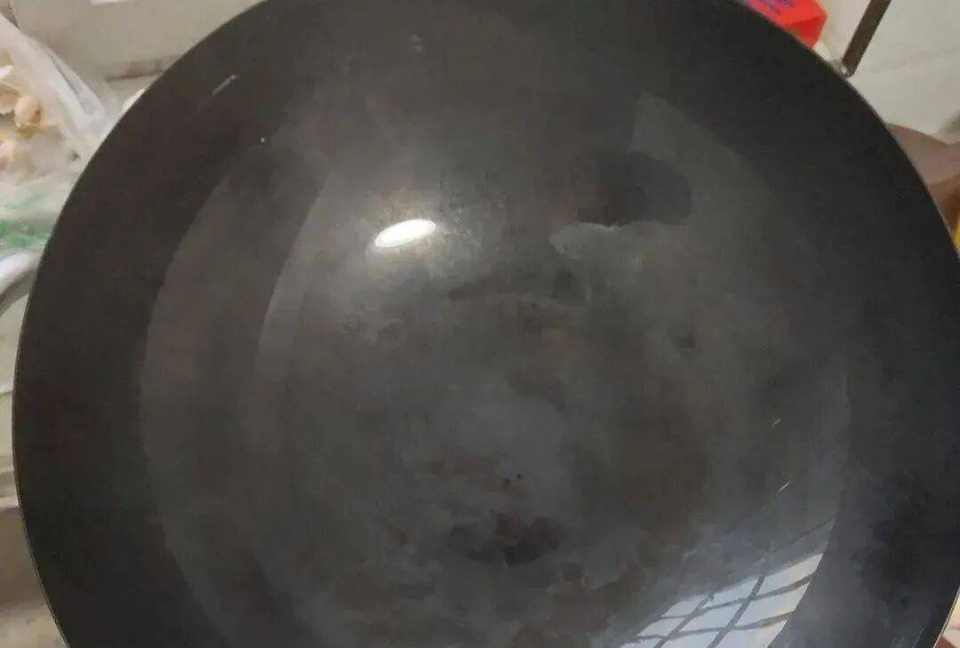 PilarBusto's tweet photo. 刚出炉的糖炒栗子！外壳裂着笑纹，剥开是糯叽叽的金栗仁，甜香裹着热气往鼻子里钻～15元一袋，路过记得揣两袋暖手又解馋呀 https://t.co/m6b2O0wEVh