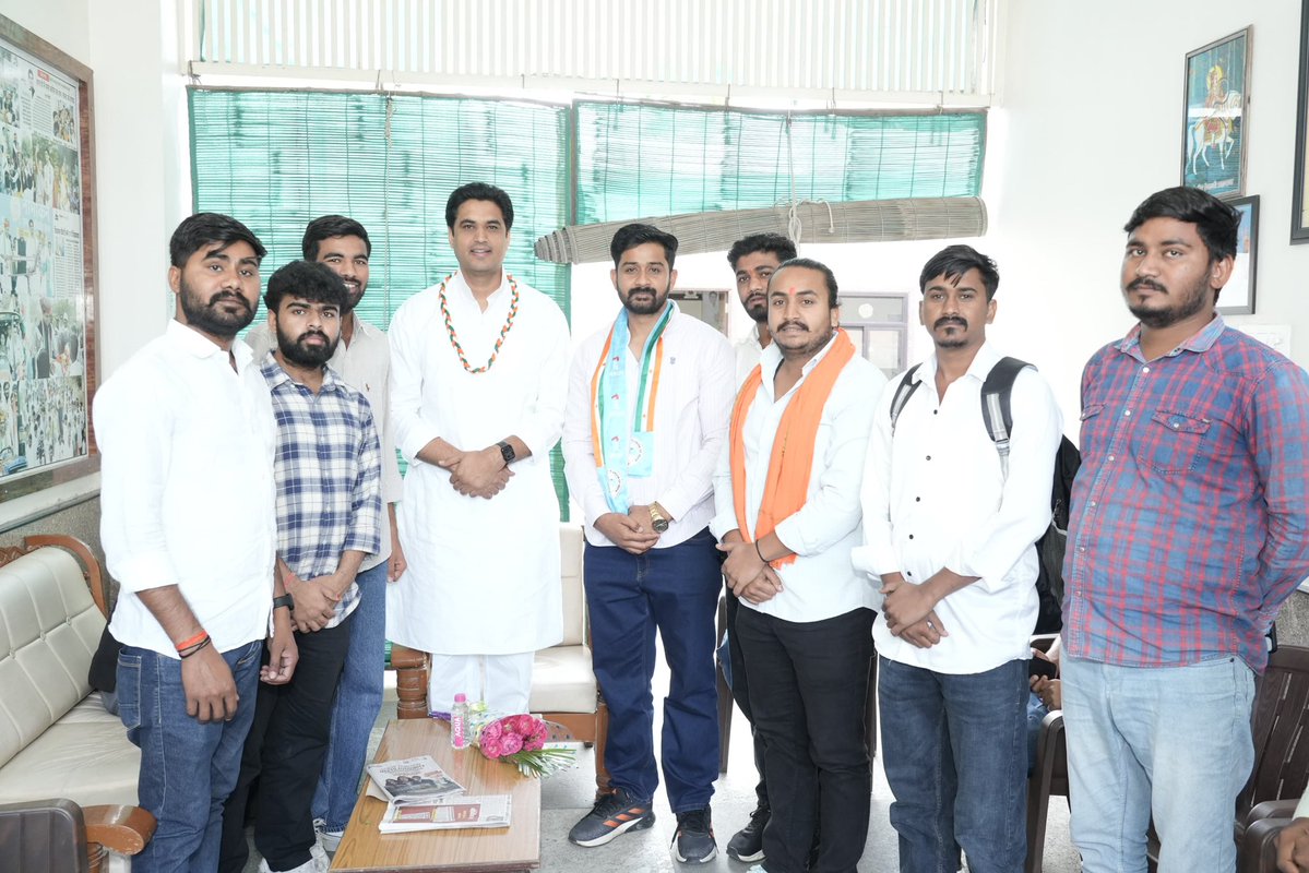 DrVikasAjmer's tweet image. किशनगढ़ आवास पर अपनों के बीच!
#PeopleFirst