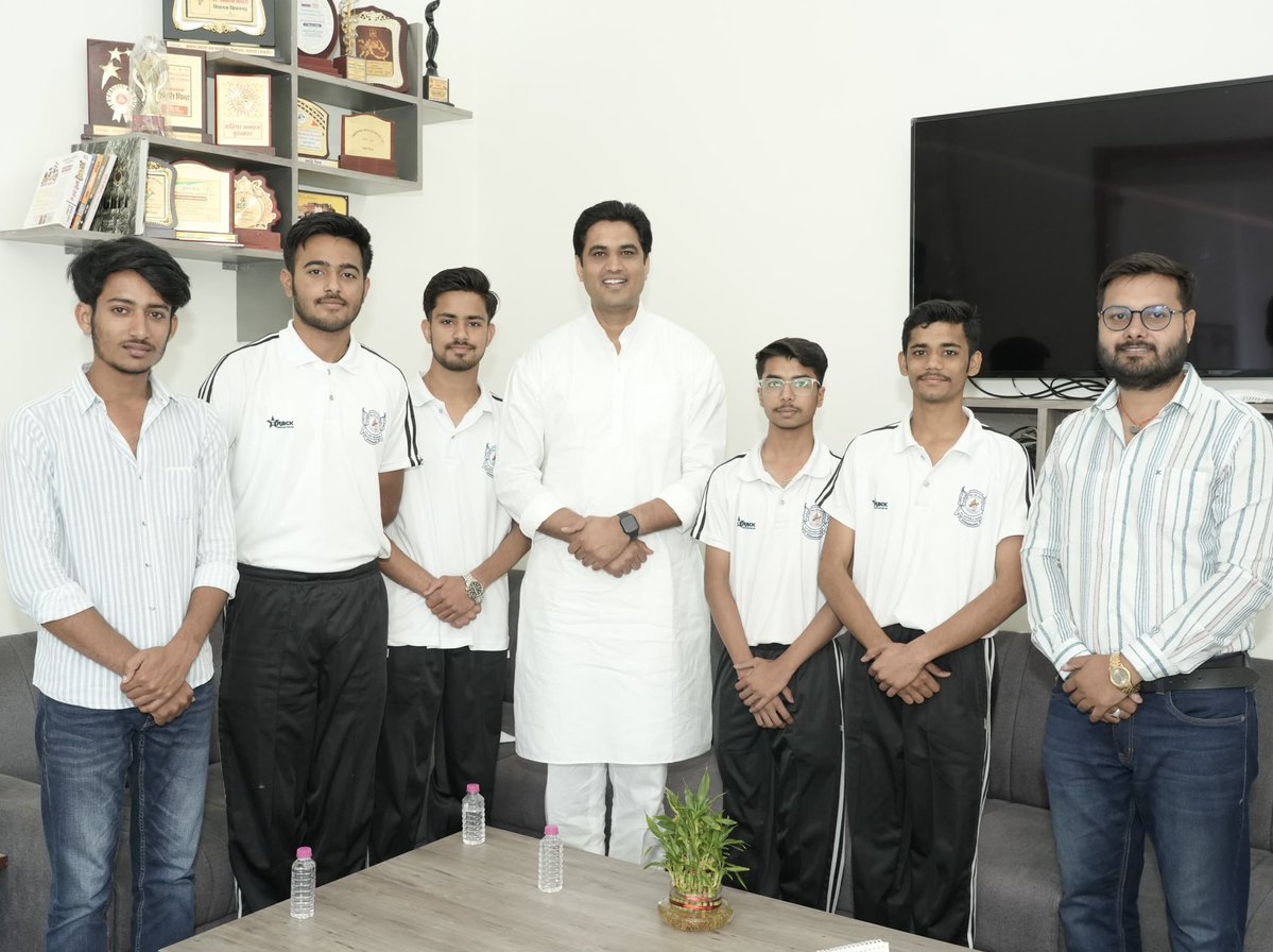 DrVikasAjmer's tweet image. किशनगढ़ आवास पर अपनों के बीच!
#PeopleFirst