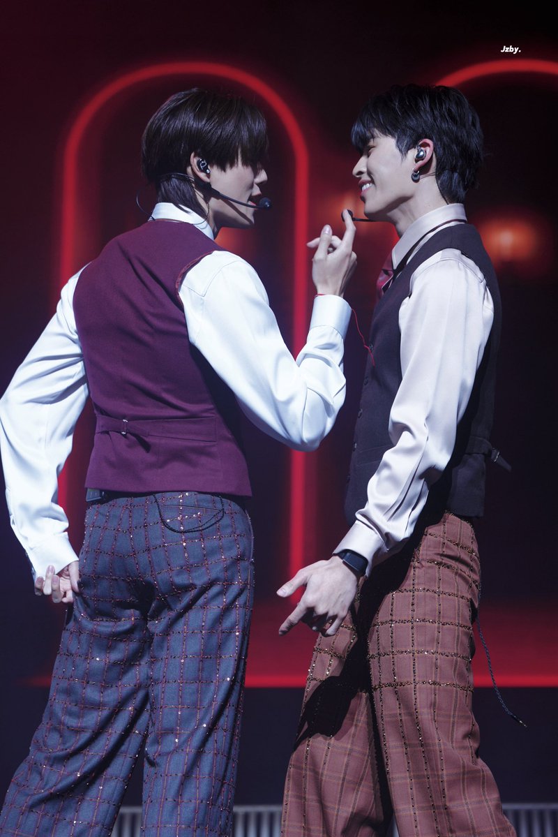 JZBY 💜 tweet media