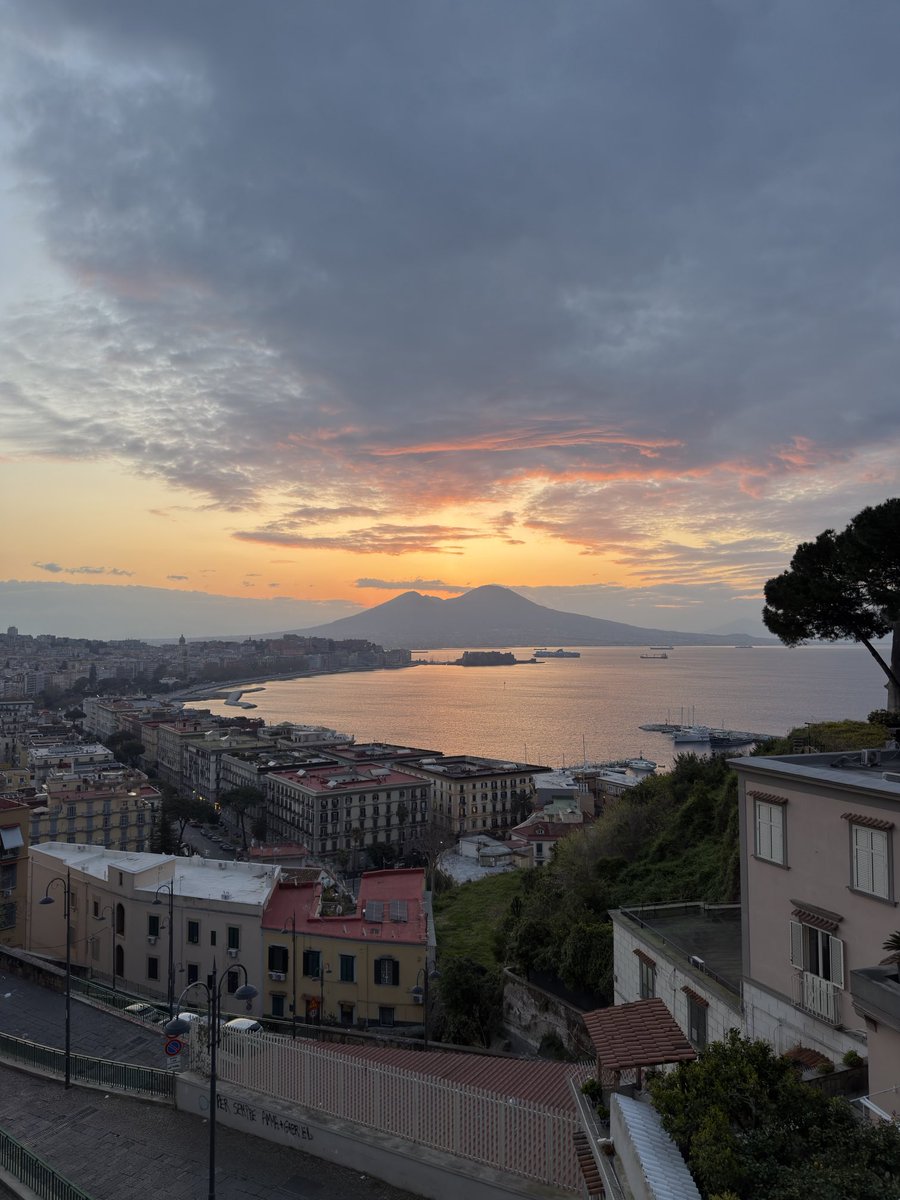ClimaSole's tweet image. Non posso immaginare la mia vita senza di te..☕️
#Napolidavivere💙 #Naples 😍
