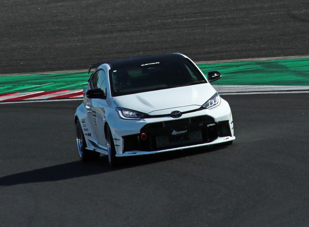 REVSPEED_ch's tweet image. 『Kansai SERVICE 』GRヤリスGen.2の６MT車とDAT車が鈴鹿サーキットで最新チューニングメニューをテスト！

REVSPEED WEBでそれぞれ記事を公開中です！👍

#カンサイサービス　
＃GRヤリス　＃ECU

前編 revspeed.jp/2026/04/62422/
後編 revspeed.jp/2026/04/62442/