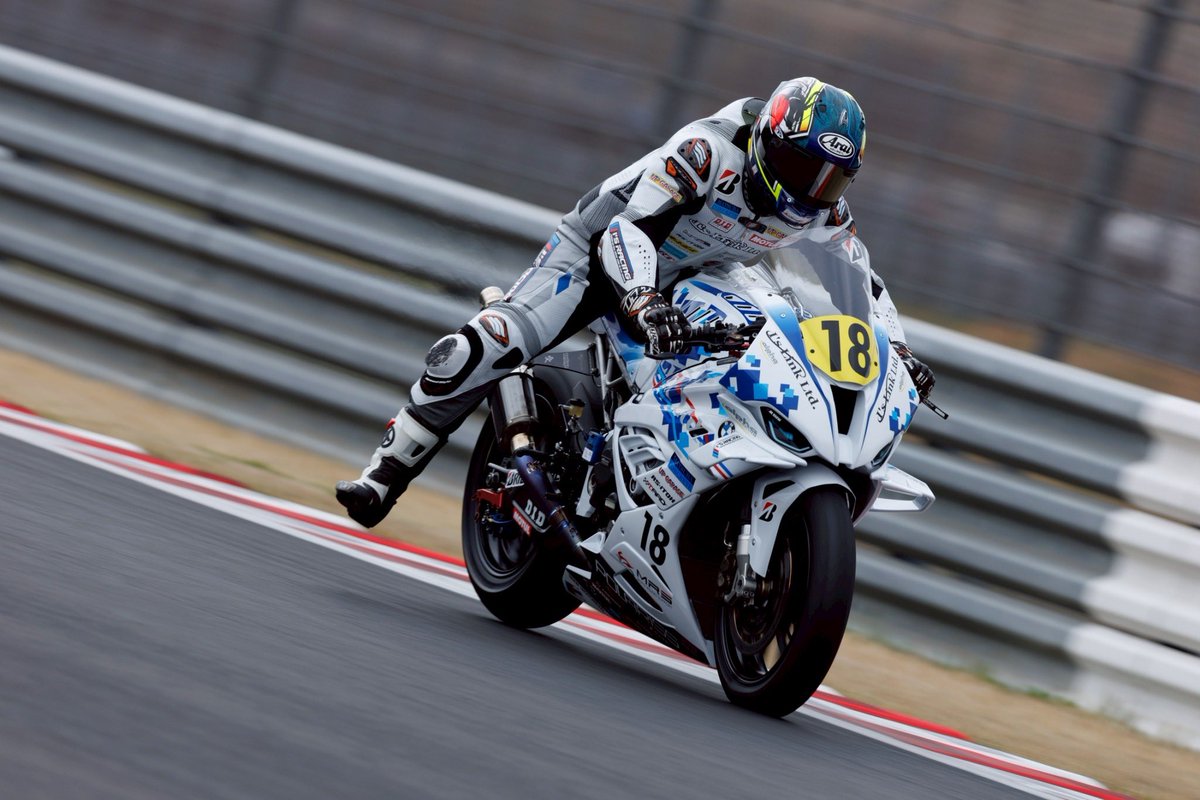 I's RACING tweet media