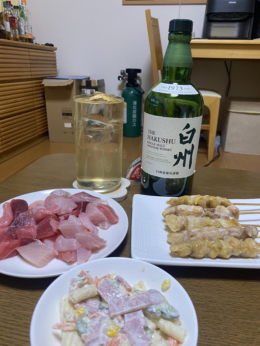 土曜おつかれ〜⭐️
焼き鳥、惣菜、海鮮サラダ？
映えって何ですか？
今日もかんぱーい😊/🍻✨