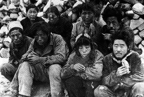HadrienClouet's tweet photo. 78e anniversaire du génocide oublié de l'île de Jeju : les USA et l'armée sud-coréenne massacrèrent 20% de la population.

Car ils avaient manifesté contre la promotion des collabos, l'occupation US et la division de la Corée. https://t.co/Gs8jdnyYpw