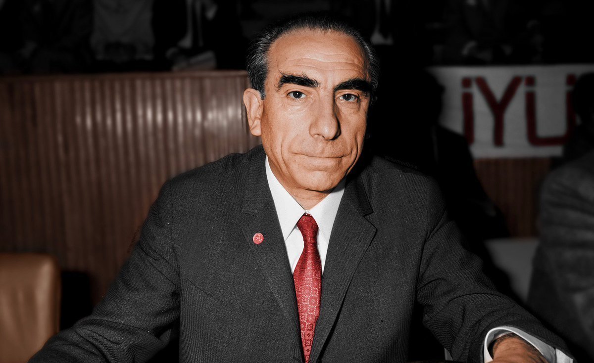 turuksoz's tweet photo. Alparslan Türkeş'in sıfırdan kurduğu, öncülük ettiği veya kurumsallaştırdığı bazı kurum ve kuruluşlar: 

● Devlet Planlama Teşkilatı
● Devlet İstatistik Enstitüsü
● Türkiye Atom Enerjisi Kurumu
● Türkiye Bilimsel ve Teknik Araştırma Kurumu
● Türk Kültürünü Araştırma Enstitüsü
● Ülkü Ocakları
● Toprak Reformu Müsteşarlığı
● Ordu Yardımlaşma Kurumu
● Rüzgar Birliği 
● Türkiye Kamu Çalışanları Vakfı
● Türk Hukuk Enstitüsü