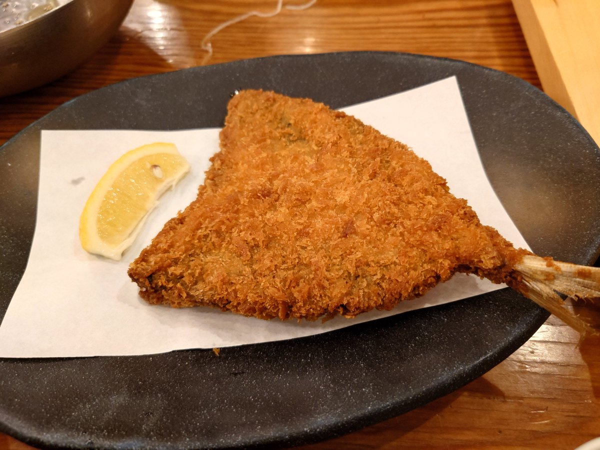 jamaicoco's tweet photo. ウマすぎなアジフライ🐟️

今年凶を引いた私にはヒジョーに心痛むことが続いている。
おみくじって馬鹿にならない。

が、アジフライは美味い。 https://t.co/wmNYxvIrF9