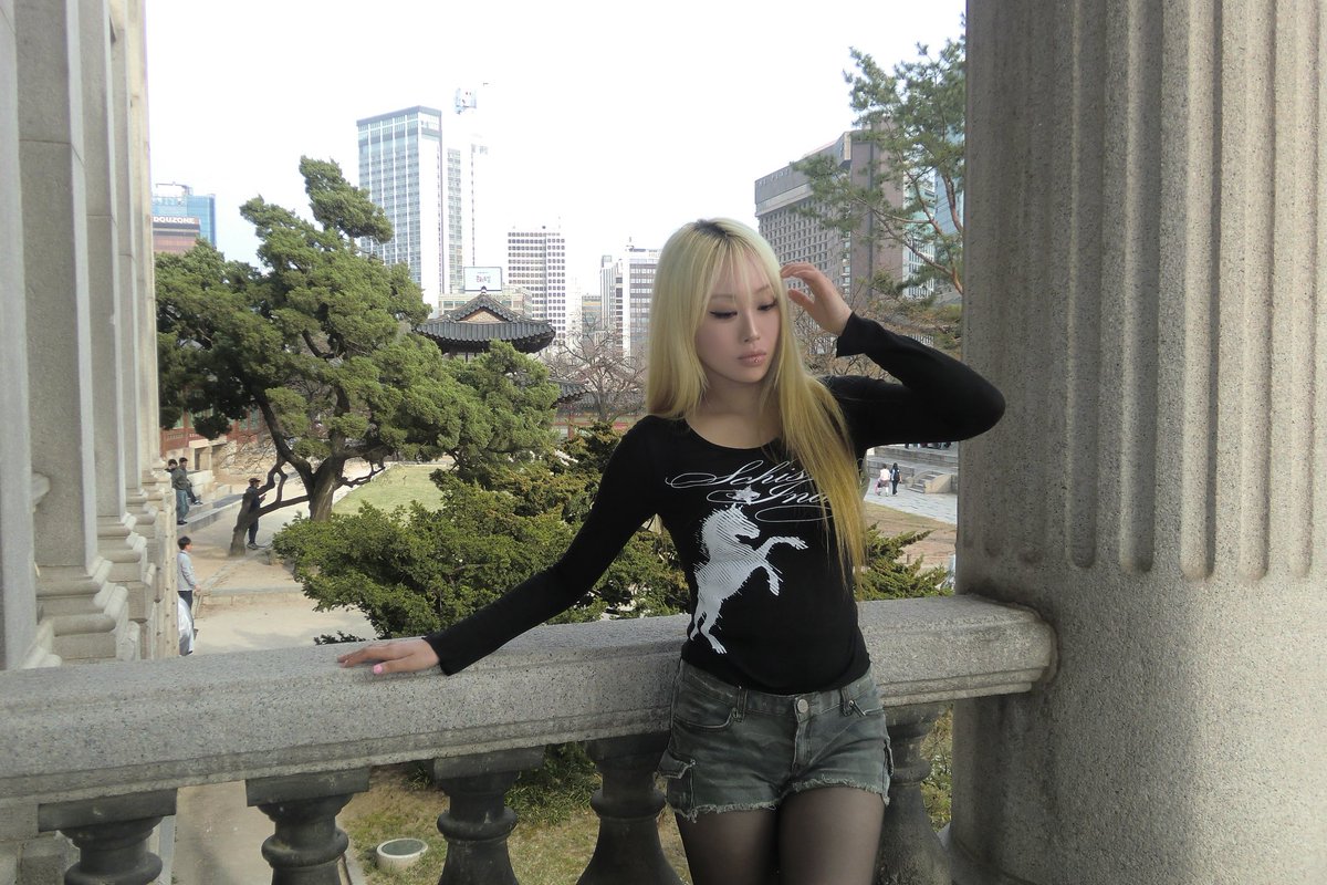 스키즘인듀싱에서 귀요운 옷을 선물해주셧떠요