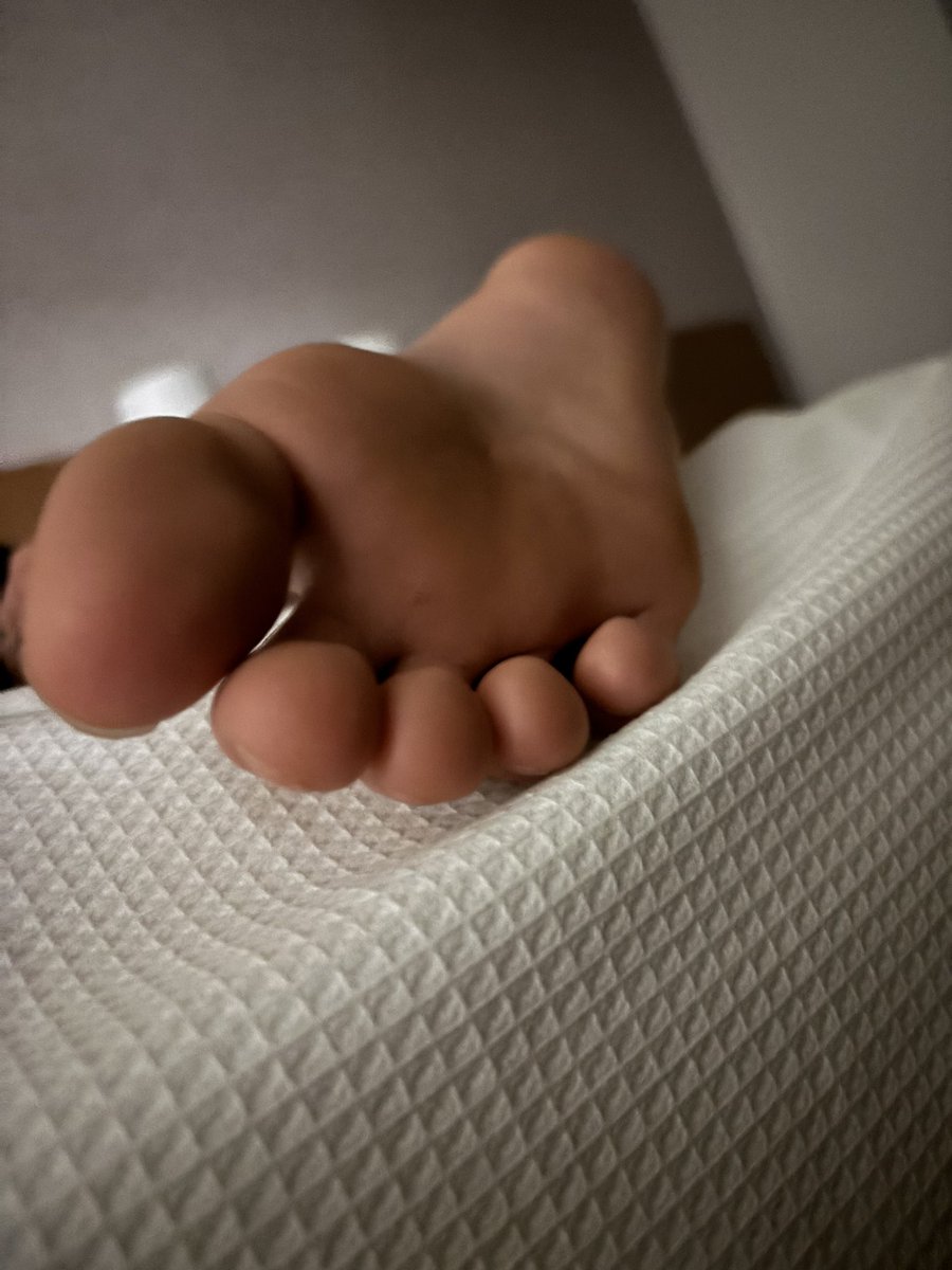 unkownt33n's tweet photo. idk my bros feet r kinda hot… #feet #feetfetısh #boyfeet #gayfeet #young #hot #115 #boyfoot #soles #boysoles #toes #boytoes 

Support w a repost? 🥹 https://t.co/ndMQdAMMV2