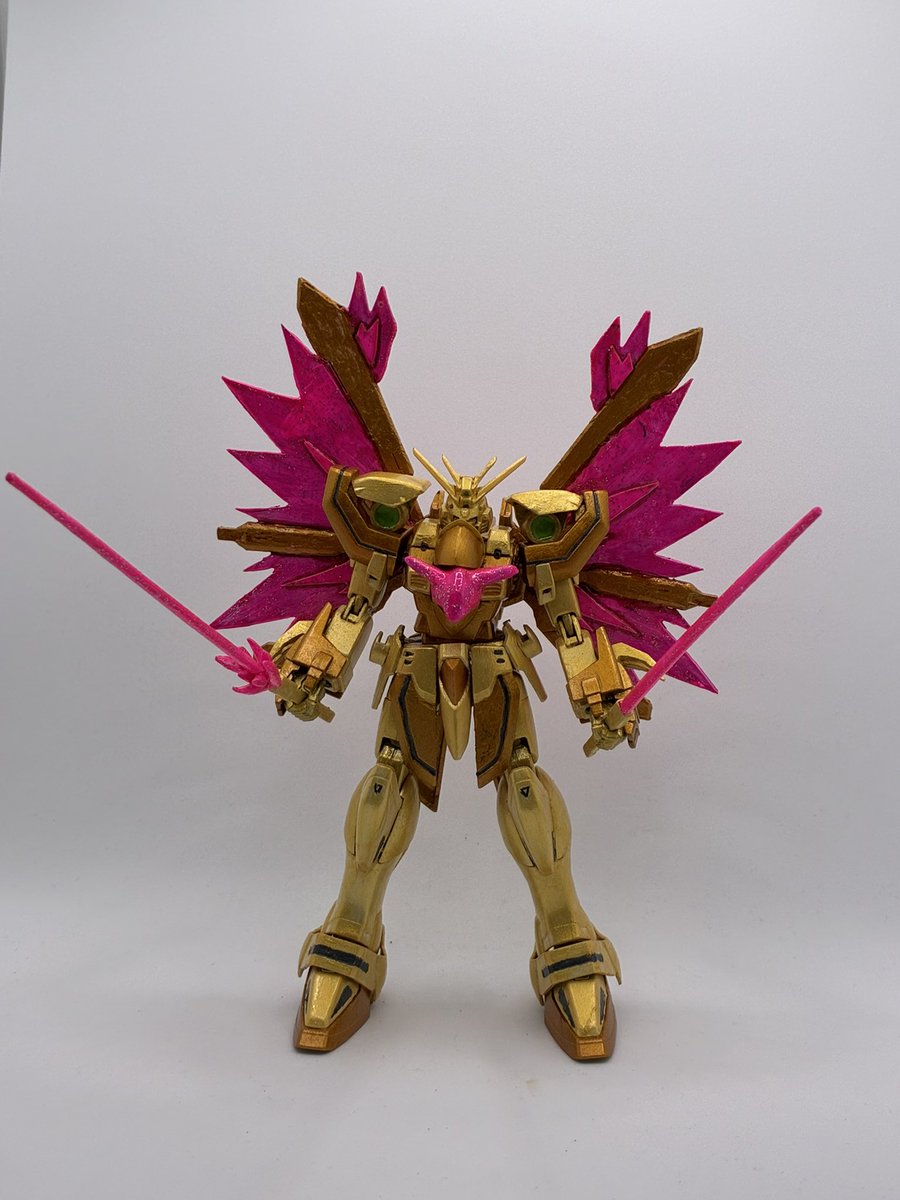 _rr1111111's tweet photo. HGFCゴッドガンダム クリスタル明鏡止水ハイパーモード完成。

知る人ぞ知る、SDガンダムオリジナルのクリスタルハイパーモードを金ピカにしました。
SDゴッドガンダムが手に入らなかったので、流用パーツ無し。プラ板とパテで制作。
#ガンプラ #gunpla  #機動武闘伝Gガンダム30周年 https://t.co/sFCENfsloM