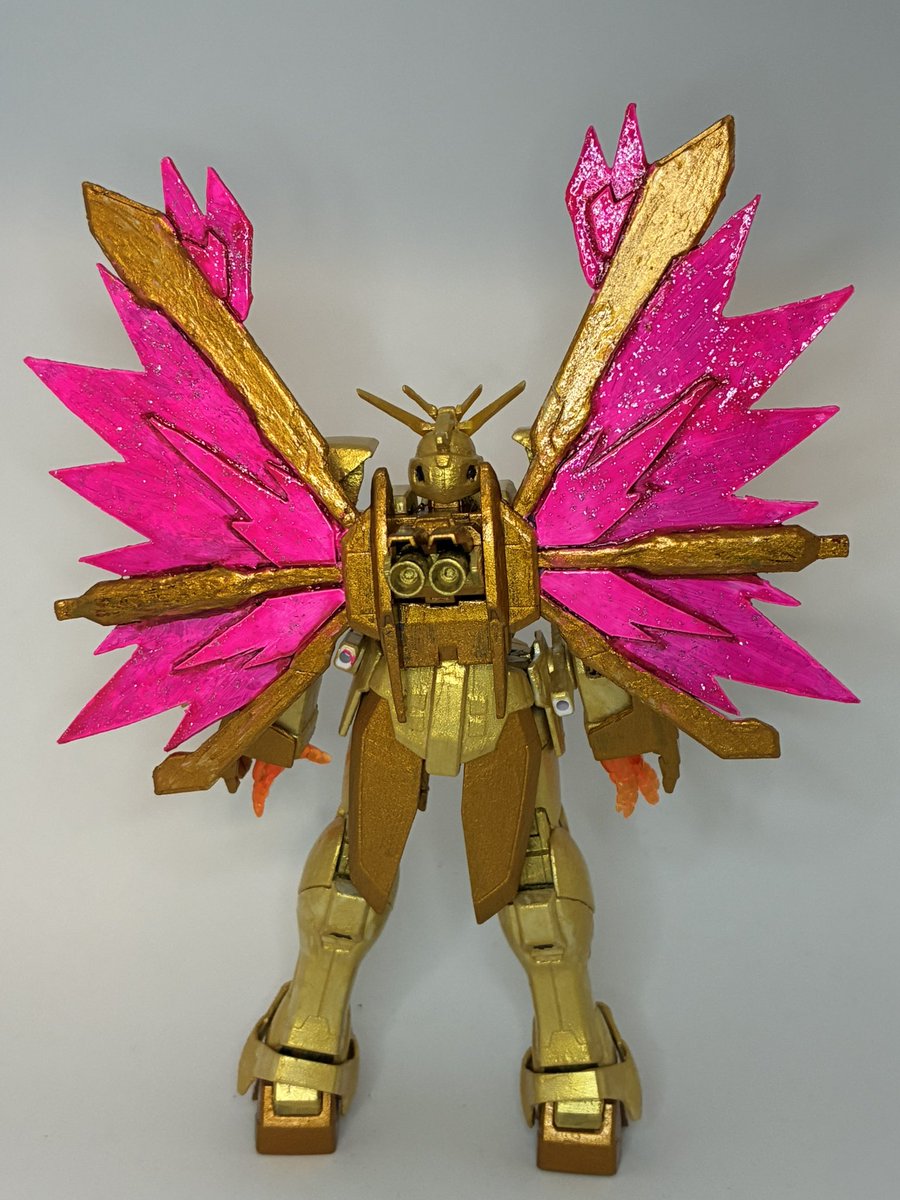 _rr1111111's tweet photo. HGFCゴッドガンダム クリスタル明鏡止水ハイパーモード完成。

知る人ぞ知る、SDガンダムオリジナルのクリスタルハイパーモードを金ピカにしました。
SDゴッドガンダムが手に入らなかったので、流用パーツ無し。プラ板とパテで制作。
#ガンプラ #gunpla  #機動武闘伝Gガンダム30周年 https://t.co/sFCENfsloM