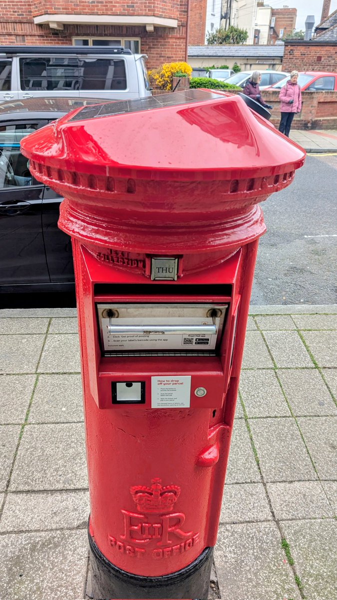 myartfoodtravel's tweet image. Postbox Saturday 📮 Trying out one of Southsea’s new smart postboxes—automatic posting and app payments, a modern twist on a classic! Pretty clever way to send your mail 📱✉️
#PostboxSaturday #Southsea #SmartTech #Postboxes #ModernLife #UKInnovation