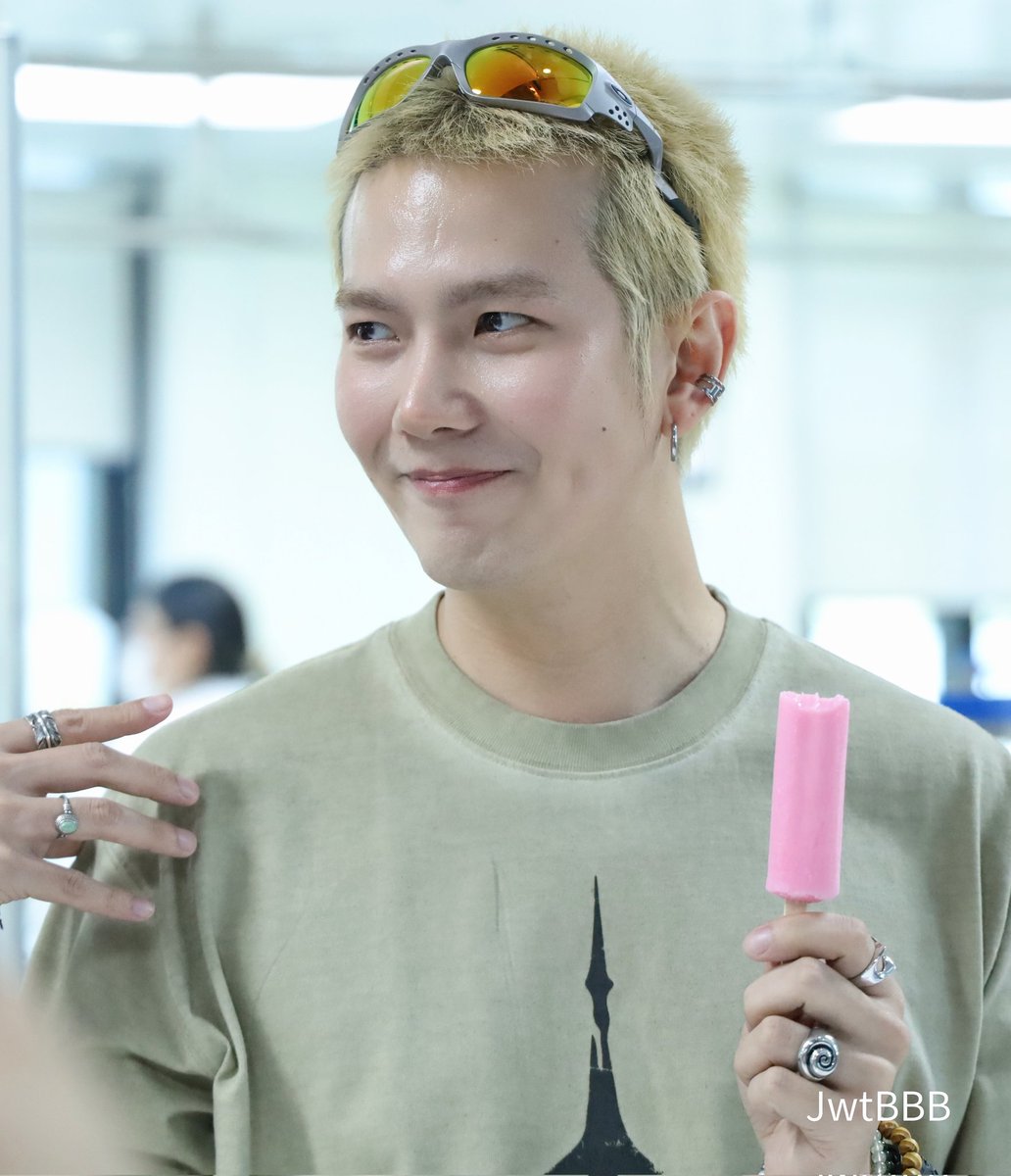 JwtB(uild)B(utter)B(ear) 🌟⭐️ 😍 tweet media