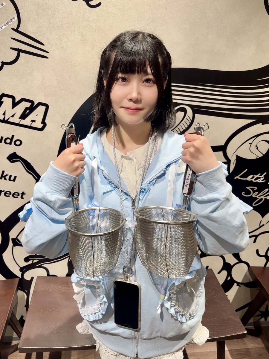 varicu_official's tweet photo. 明日は1週間ぶりのライブで、出演時間も25分(17:40〜18:05)とたっぷり🎤✨中野坂上S.U.B TOKYOへ、緑🟢のペンライト振りに来てね❣️(ねるねは"てぼ"を振ってます)
#ヴェリキュー #古参募集中
#ramen #ippudo https://t.co/TyjGZWo8kX