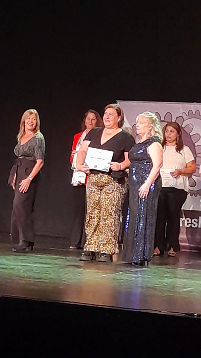 MACFUT's tweet photo. MACFUT presente en la gala de "Mujeres Sin Techo, Liderazgo, Excelencia, Resiliencia"

Nuestra Pta. Marisa Pérez recibió un diploma por el trabajo que realiza nuestra asociación promoviendo la paridad real, igualdad de oportunidades y erradicación de la violencia en el deporte. https://t.co/Bm7wfuyHoq