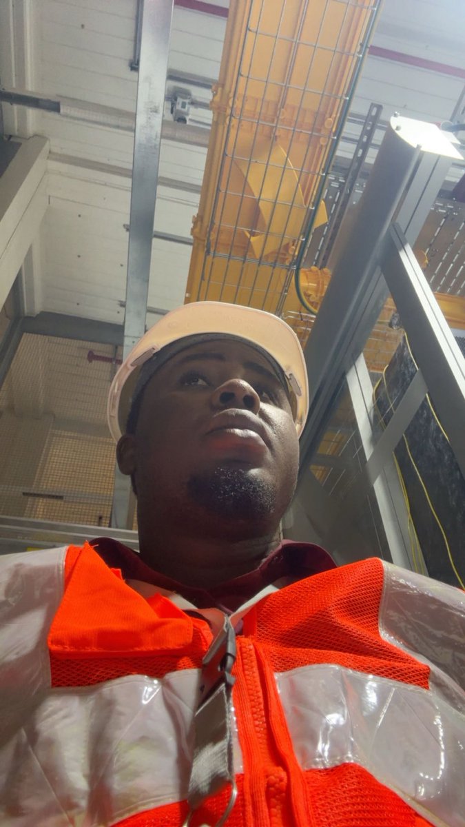 Weirdo the gentleman 🌹 tweet media