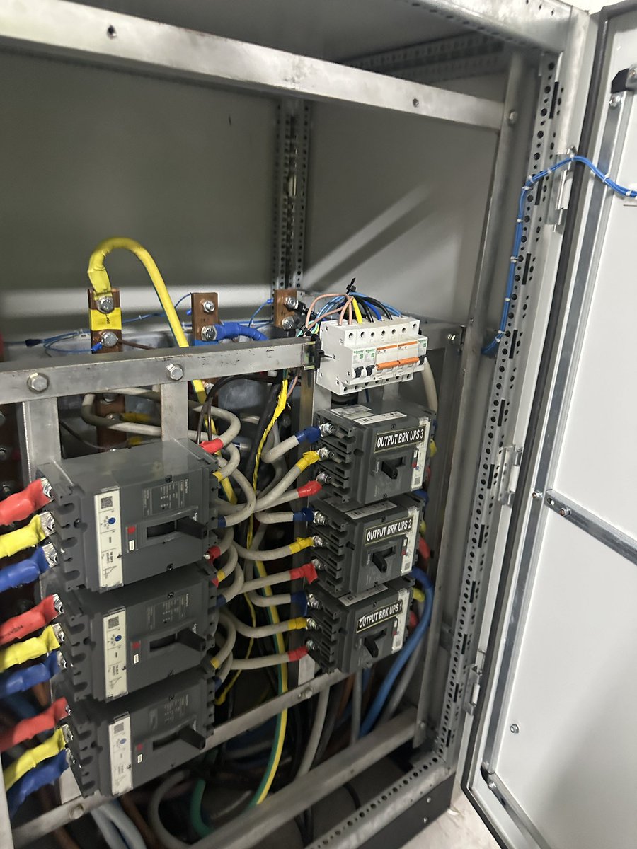 Weirdo the gentleman 🌹 tweet media